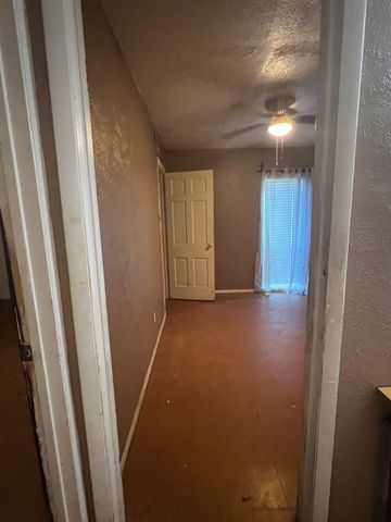 2213 Oakridge Drive, Haltom City, TX 76117