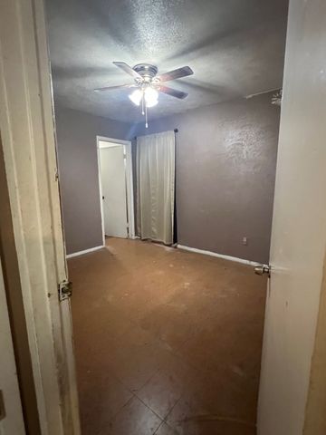 2213 Oakridge Drive, Haltom City, TX 76117