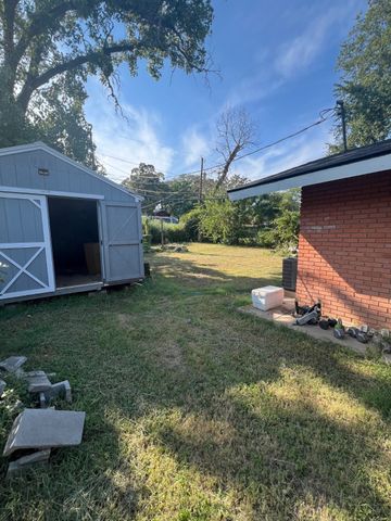 2213 Oakridge Drive, Haltom City, TX 76117