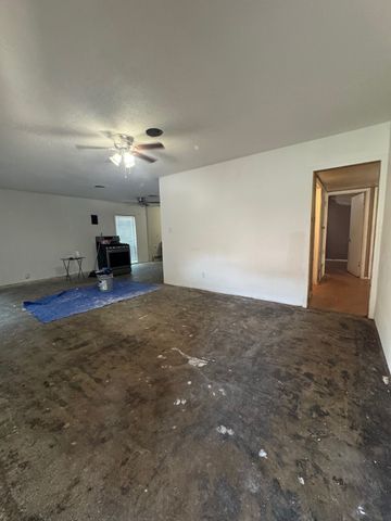 2213 Oakridge Drive, Haltom City, TX 76117