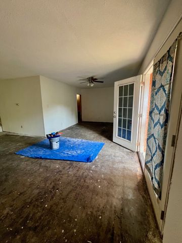 2213 Oakridge Drive, Haltom City, TX 76117