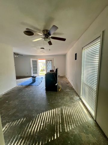 2213 Oakridge Drive, Haltom City, TX 76117