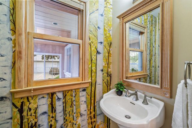 6265 N Bay Ridge AVENUE, Whitefish Bay, WI 53217