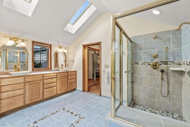 6265 N Bay Ridge AVENUE, Whitefish Bay, WI 53217
