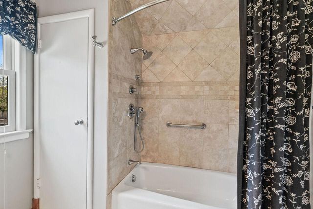 6265 N Bay Ridge AVENUE, Whitefish Bay, WI 53217