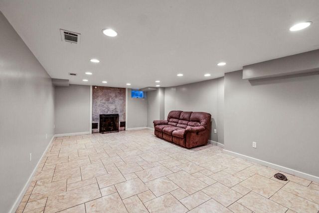6265 N Bay Ridge AVENUE, Whitefish Bay, WI 53217