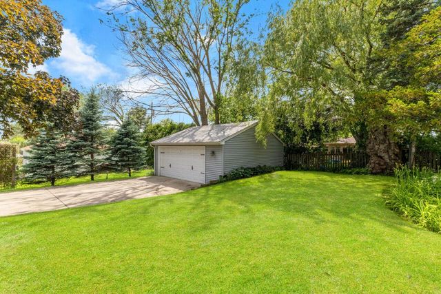 6265 N Bay Ridge AVENUE, Whitefish Bay, WI 53217