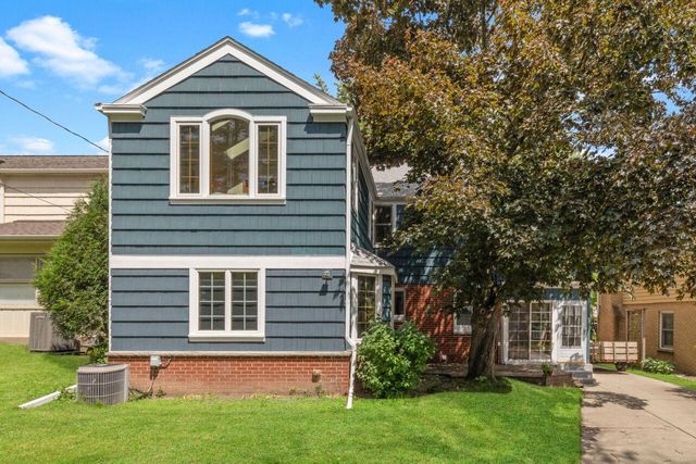 6265 N Bay Ridge AVENUE, Whitefish Bay, WI 53217