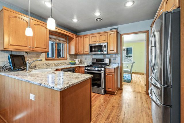 6265 N Bay Ridge AVENUE, Whitefish Bay, WI 53217