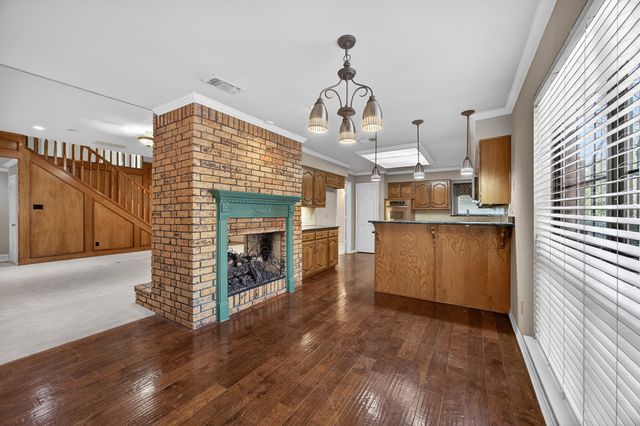 100 Castle Court, Irving, TX 75038