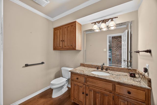 100 Castle Court, Irving, TX 75038