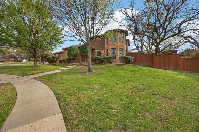100 Castle Court, Irving, TX 75038