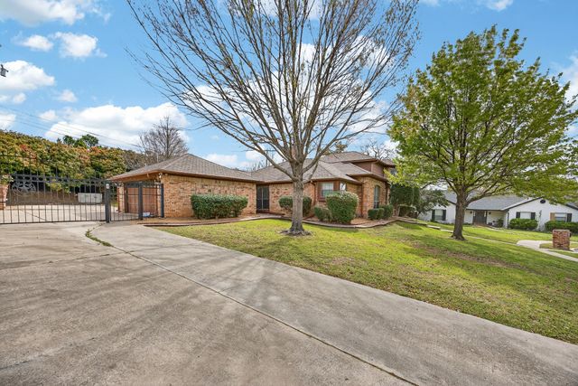 100 Castle Court, Irving, TX 75038