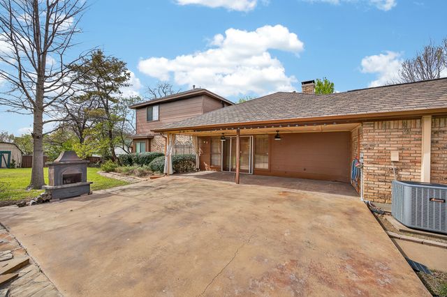 100 Castle Court, Irving, TX 75038