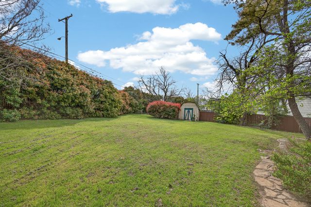 100 Castle Court, Irving, TX 75038