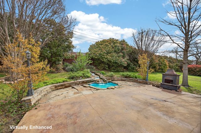 100 Castle Court, Irving, TX 75038