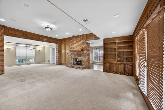 100 Castle Court, Irving, TX 75038