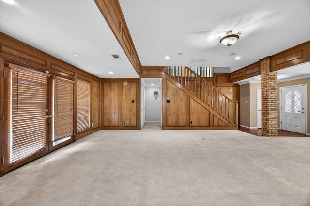 100 Castle Court, Irving, TX 75038