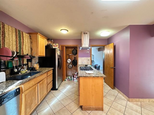 918 N Linden Avenue, Waukegan, IL 60085