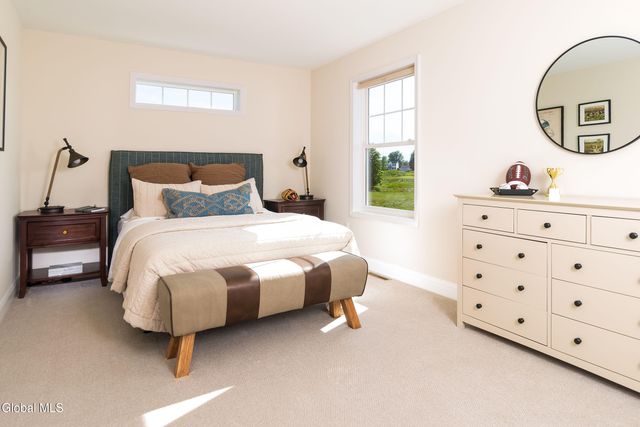 17 Chloes Way, Saratoga Springs, NY 12866