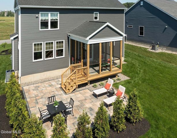 17 Chloes Way, Saratoga Springs, NY 12866