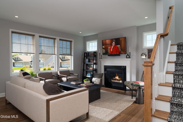 17 Chloes Way, Saratoga Springs, NY 12866