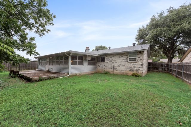 902 Dawnview Street, Arlington, TX 76014