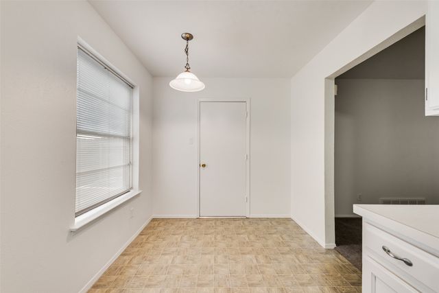902 Dawnview Street, Arlington, TX 76014