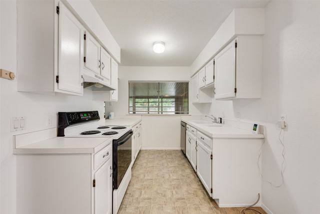 902 Dawnview Street, Arlington, TX 76014