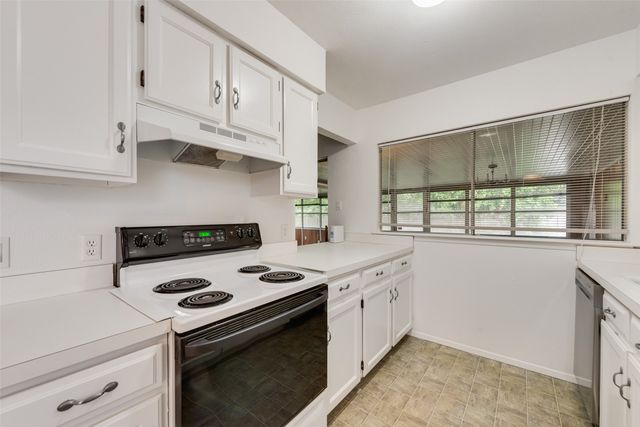902 Dawnview Street, Arlington, TX 76014