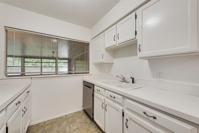 902 Dawnview Street, Arlington, TX 76014