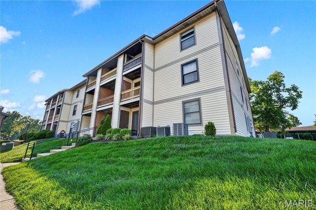 1423 Summergate Parkway H, St Charles, MO 63303