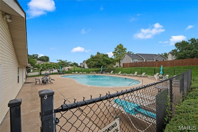 1423 Summergate Parkway H, St Charles, MO 63303