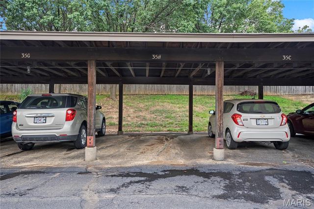 1423 Summergate Parkway H, St Charles, MO 63303