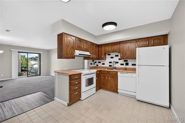 1423 Summergate Parkway H, St Charles, MO 63303