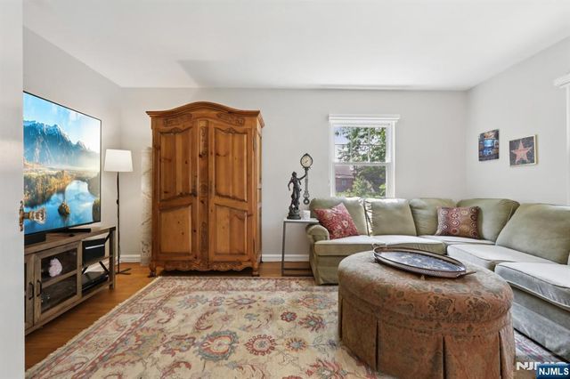323 E Oakdene Avenue, Leonia, NJ 07605