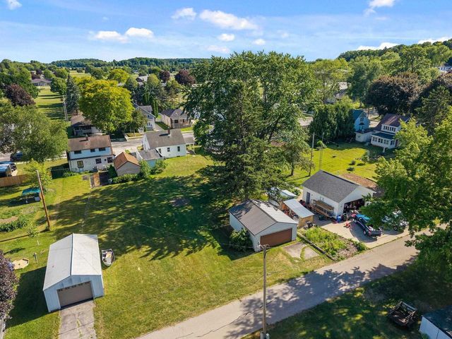 1814 PLEASANT AVENUE, New Holstein, WI 53061