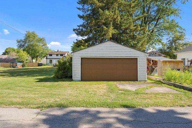 1814 PLEASANT AVENUE, New Holstein, WI 53061