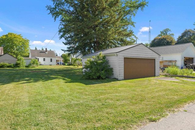 1814 PLEASANT AVENUE, New Holstein, WI 53061