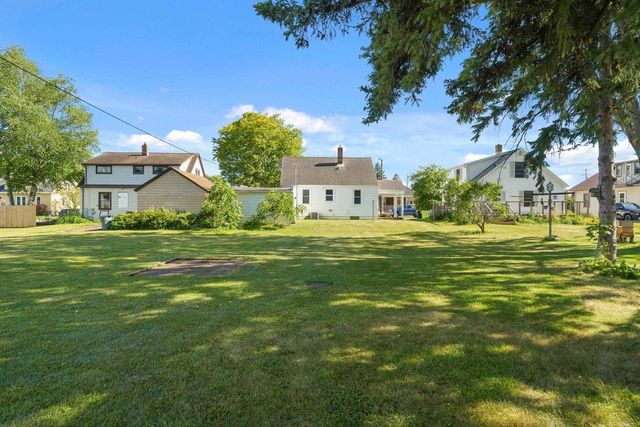 1814 PLEASANT AVENUE, New Holstein, WI 53061