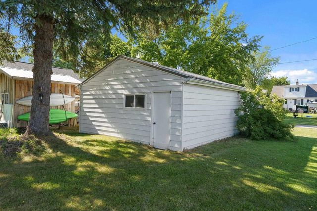 1814 PLEASANT AVENUE, New Holstein, WI 53061