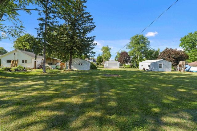 1814 PLEASANT AVENUE, New Holstein, WI 53061