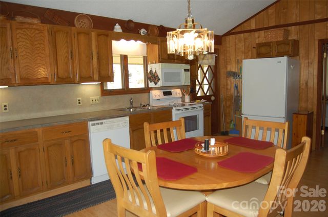 61 Dew Drop Loop, Newland, NC 28657