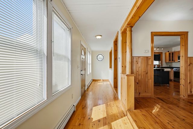 55 Chilmark St, Worcester, MA 01604