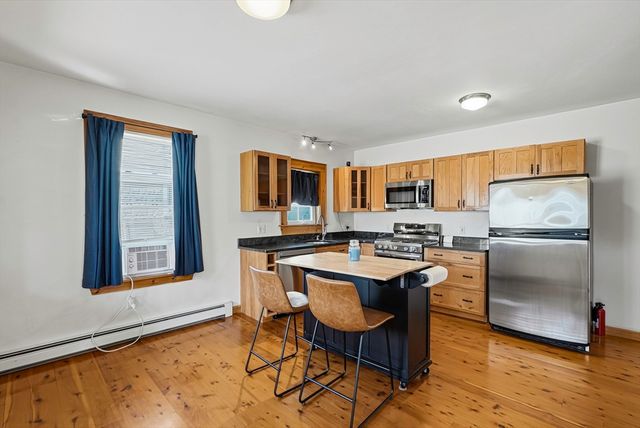 55 Chilmark St, Worcester, MA 01604