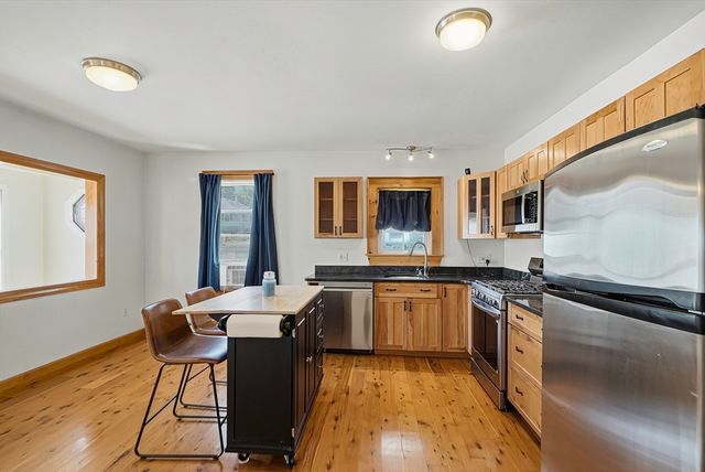 55 Chilmark St, Worcester, MA 01604