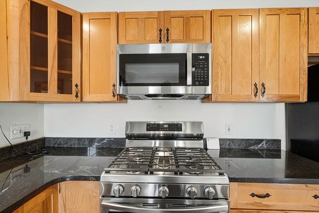 55 Chilmark St, Worcester, MA 01604