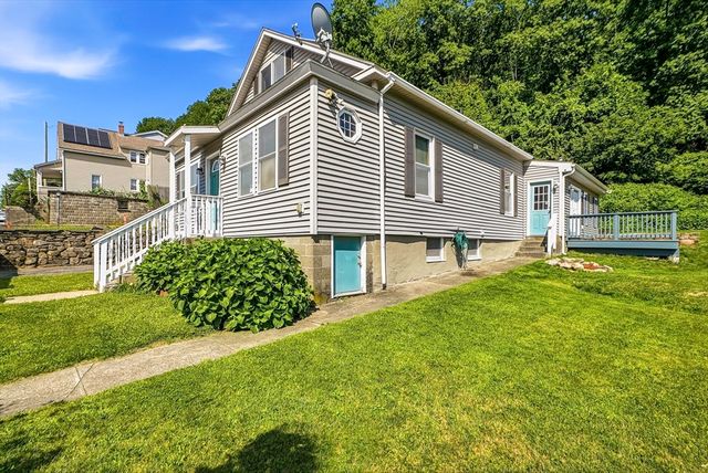 55 Chilmark St, Worcester, MA 01604