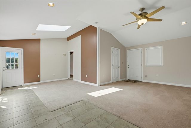55 Chilmark St, Worcester, MA 01604