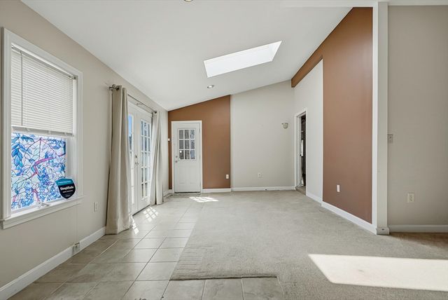 55 Chilmark St, Worcester, MA 01604